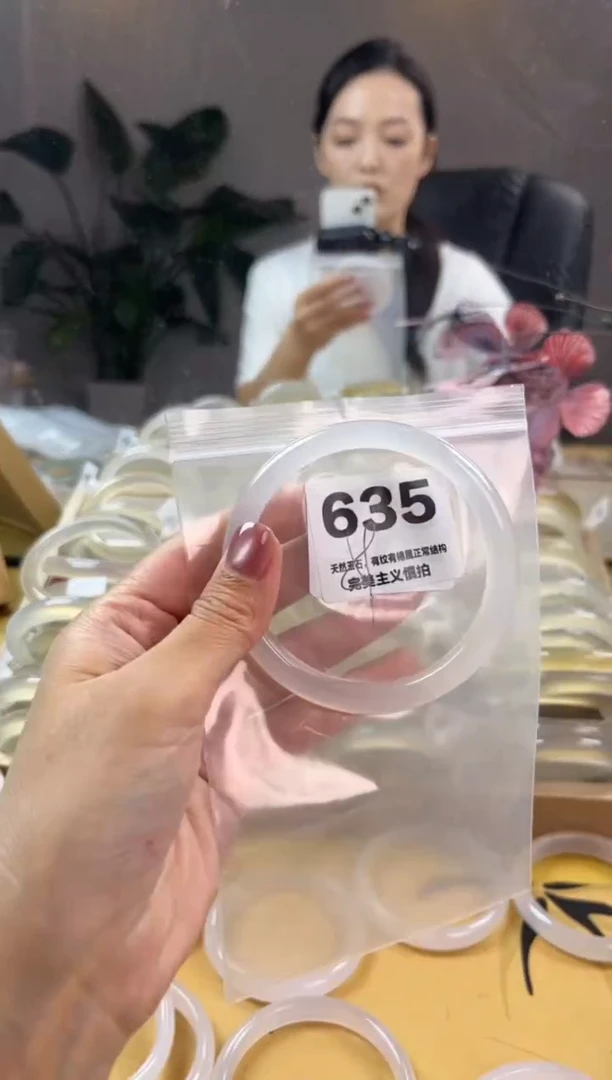 玛瑙/玉髓手镯未镶嵌635