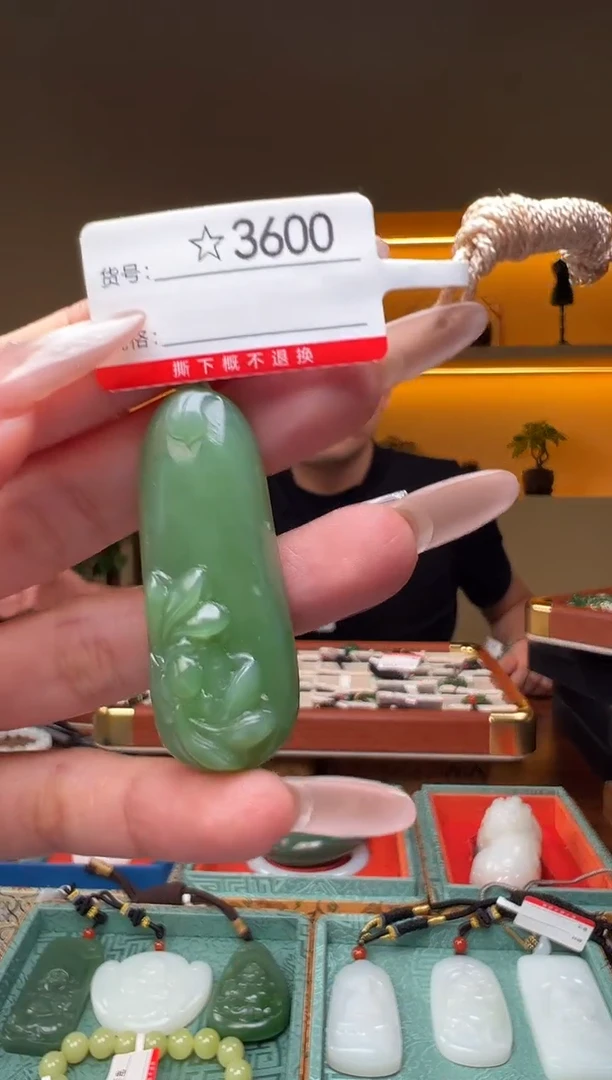 颈饰未镶嵌和田玉1