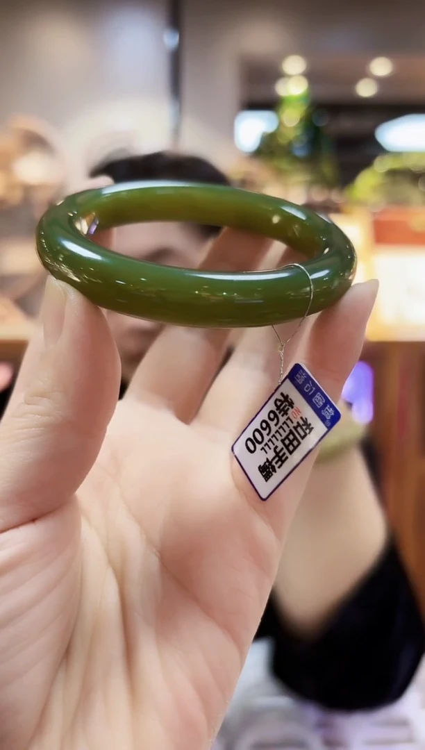 颈饰未镶嵌和田玉手镯 56.6