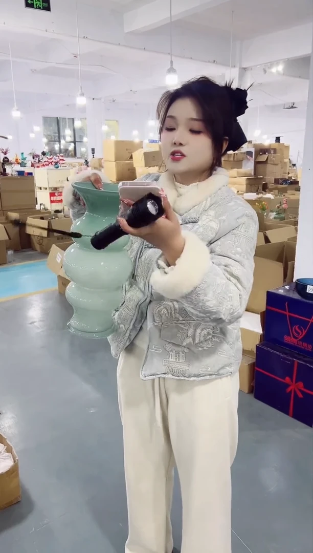 【闪购商品】玻璃乐之沭花瓶微瑕-UDZU