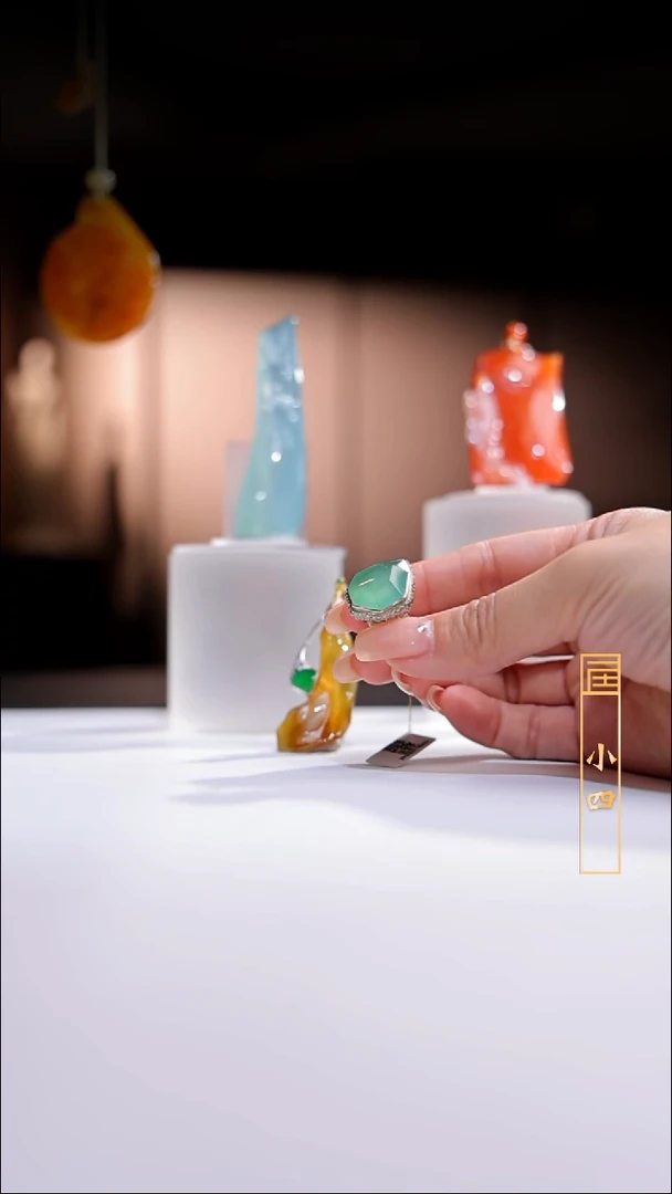 18K金镶嵌戒指翡翠小四