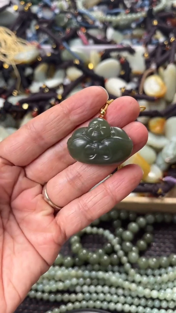 【闪购商品】和田玉颈饰未镶嵌多样性发货没有证书，拍一发一.有瑕