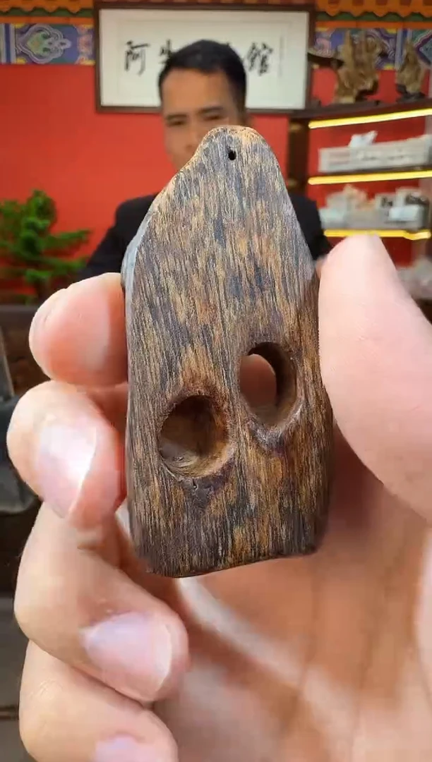 沉香吊坠W102芽庄白棋多样性发一