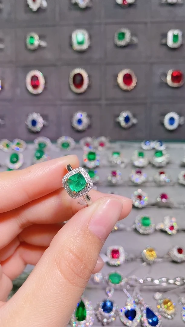 【闪购商品】祖母绿18K金戒指18K金镶嵌.