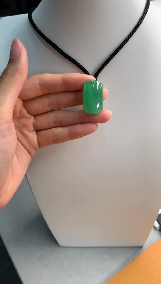 颈饰未镶嵌翡翠26.2-16-7.5