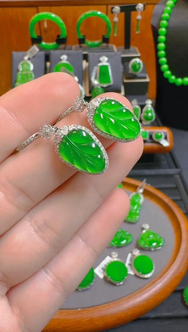 18K金镶嵌翡翠耳饰天然A货翡翠