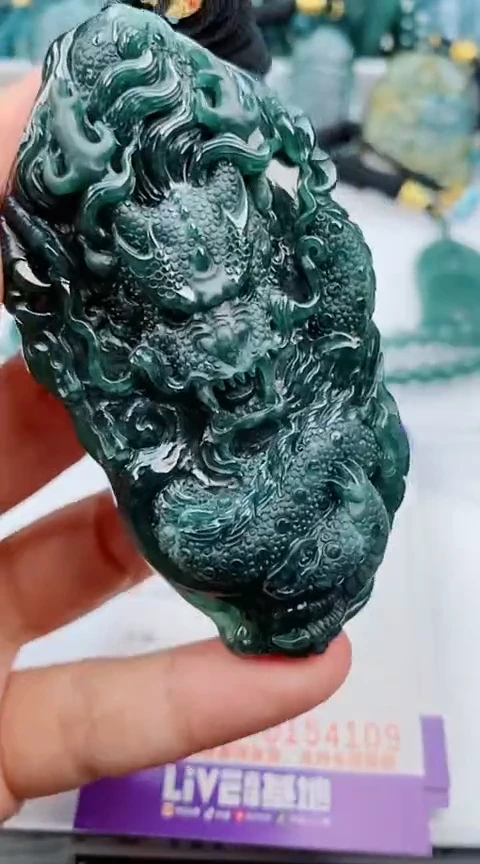 翡翠未镶嵌颈饰
