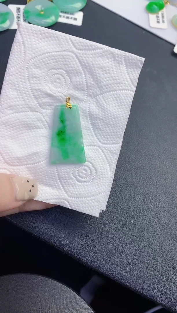 颈饰18K金镶嵌翡翠缅甸天然翡翠A货