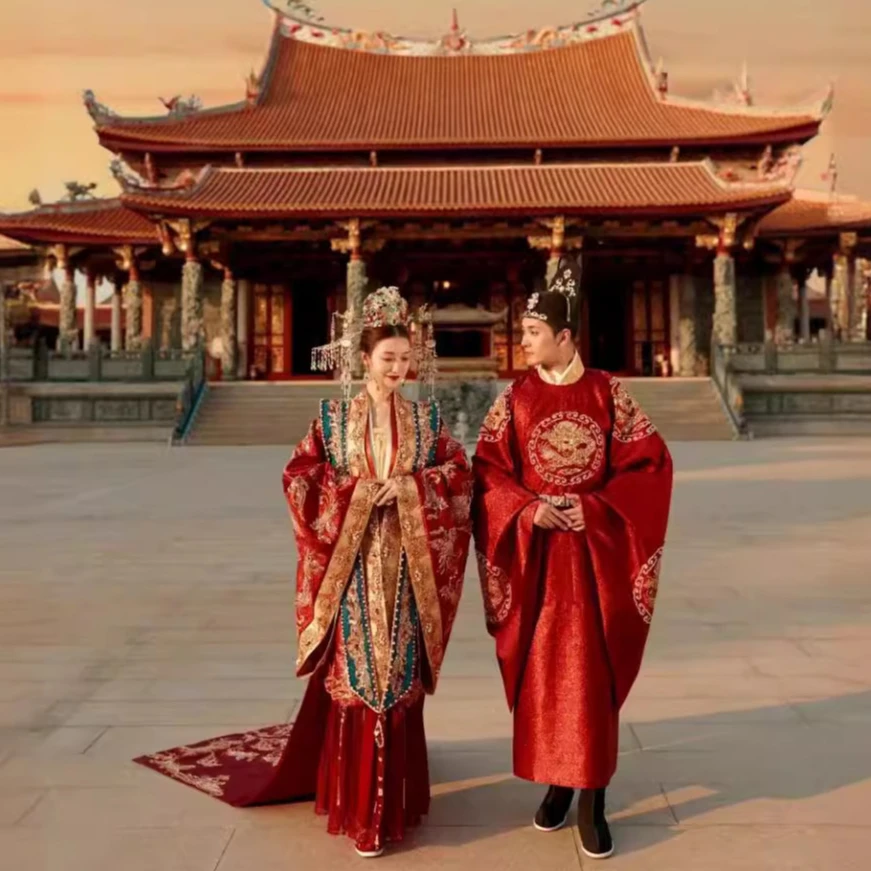 凤冠霞新款中式宋制汉服婚纱礼服摄影新娘嫁衣公主情侣古装婚礼