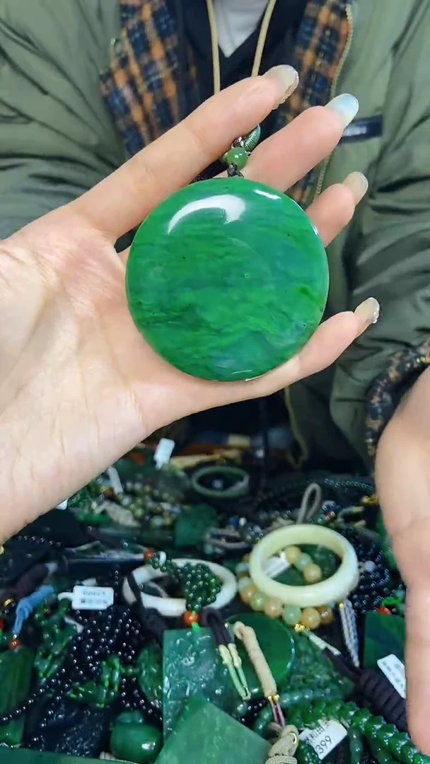 未镶嵌和田玉挂件1