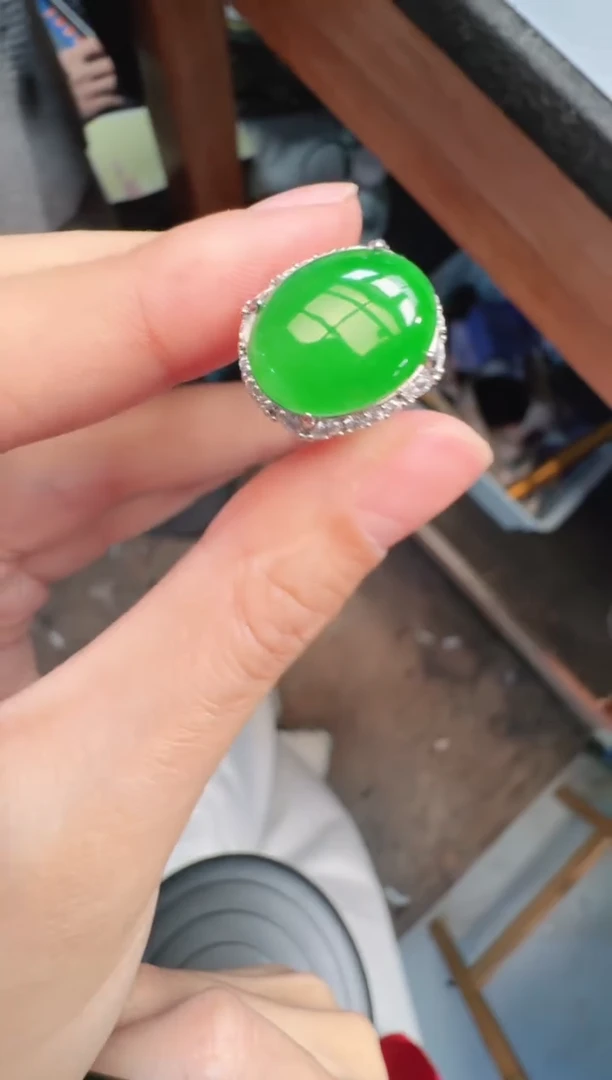 未镶嵌定制翡翠A货有轻微色差属于正常现象，戒指1