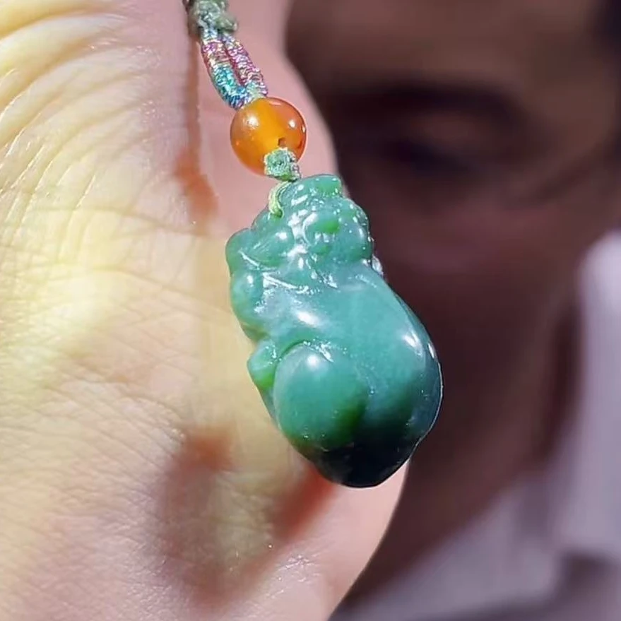 和田玉精美百搭小貔貅吊坠拍一发一