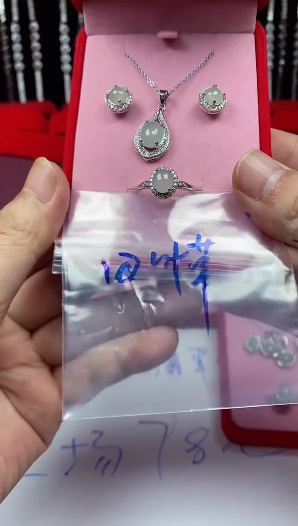 未镶嵌戒指翡翠四*草翡翠吊坠