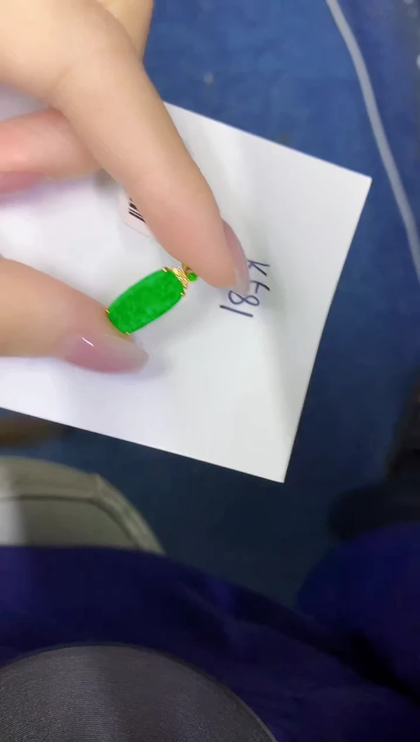 颈饰18K金镶嵌翡翠缅甸天然翡翠A货