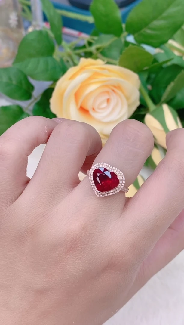 18K金镶嵌碧玺戒指碧玺4.1ct