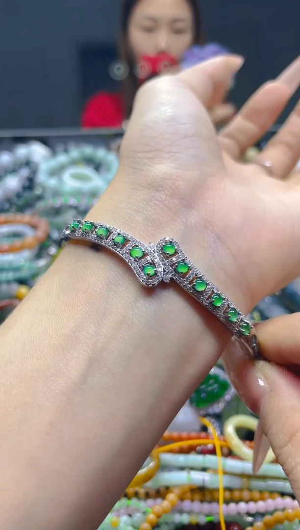 颈饰未镶嵌翡翠/F/翡翠A货，一件也是批发价