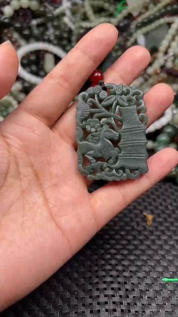 颈饰未镶嵌和田玉1