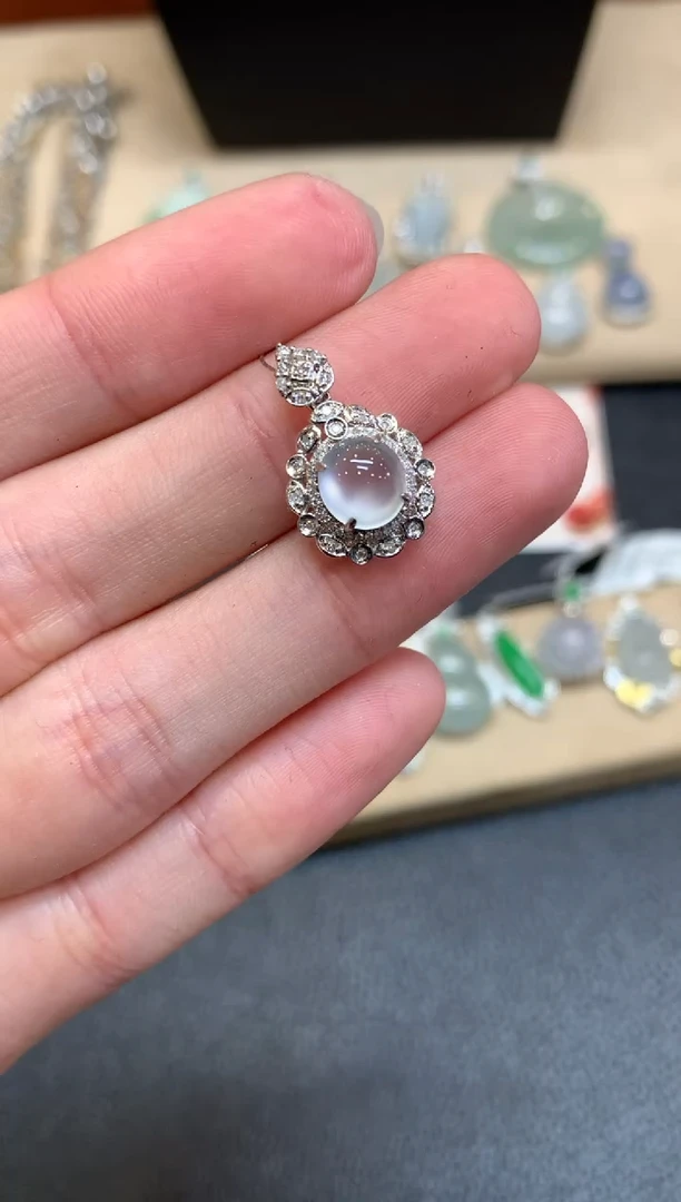 【闪购商品】翡翠颈饰18K金镶嵌蛋面【无服务费】