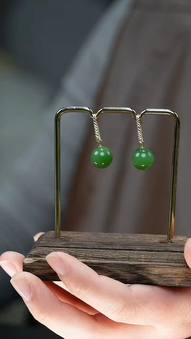 18K金镶嵌和田玉（碧玉）耳饰37