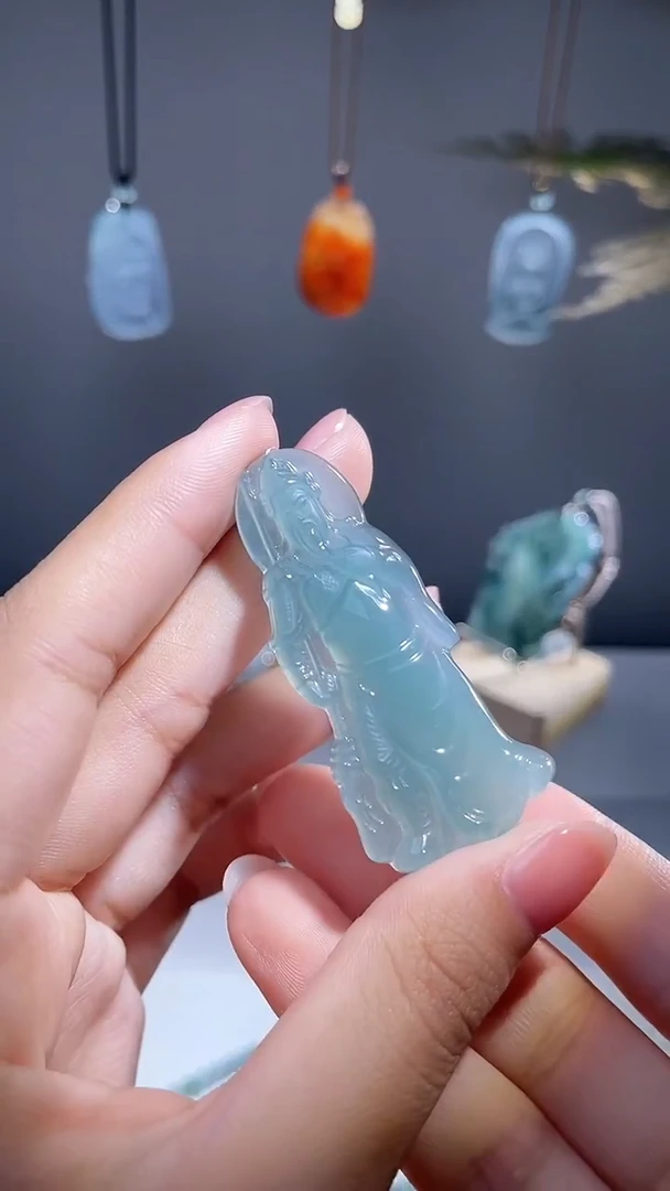 颈饰未镶嵌翡翠关公