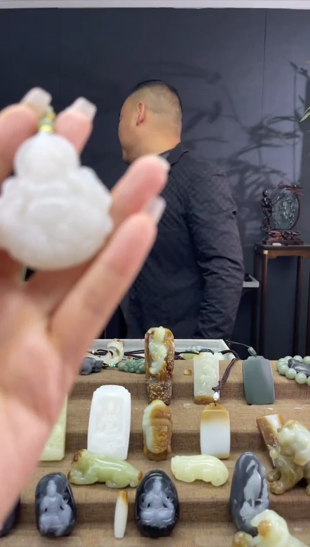 颈饰未镶嵌和田玉1