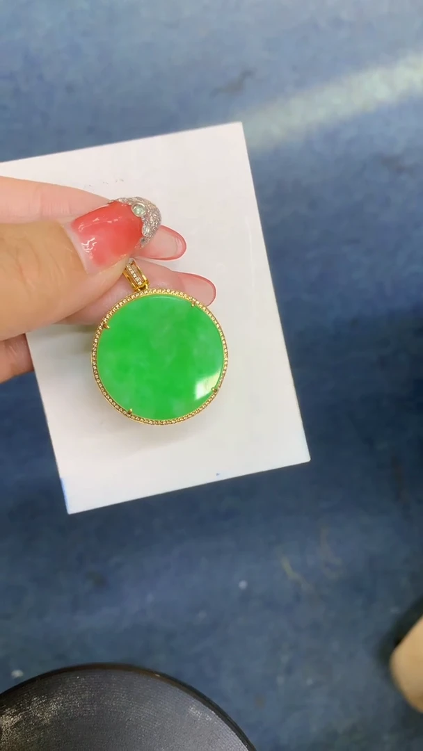 颈饰18K金镶嵌翡翠1