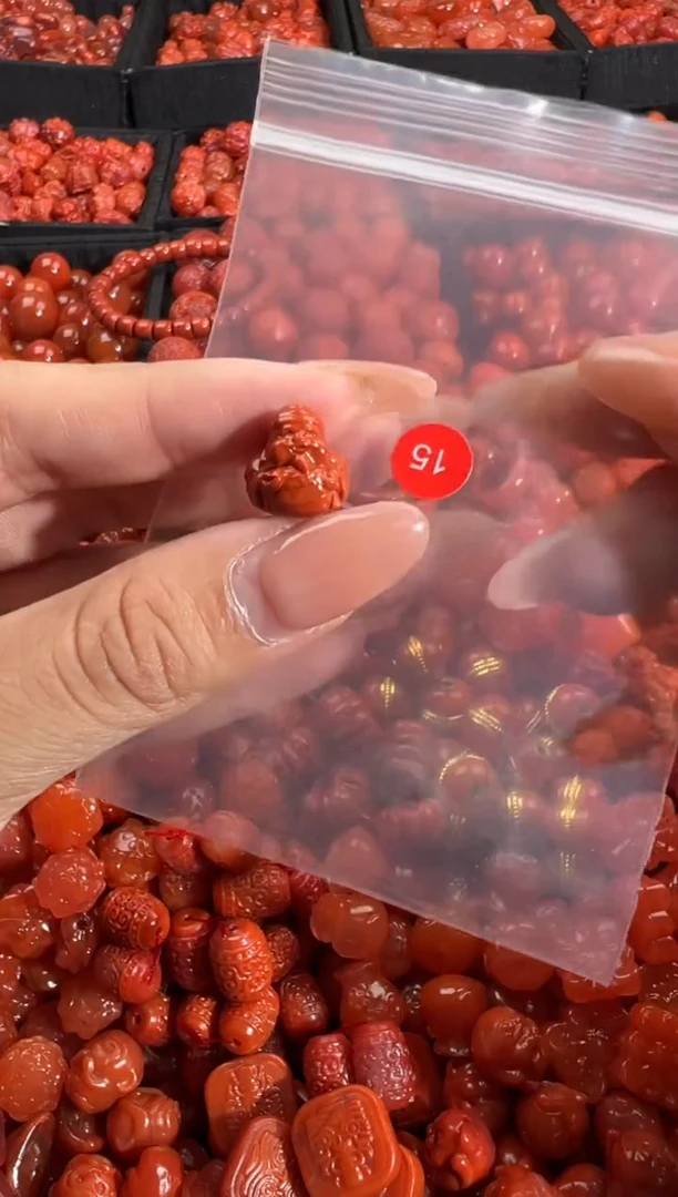 南红玛瑙未镶嵌颈饰1