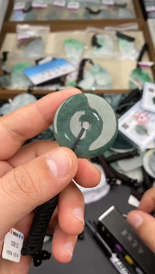 【闪购商品】翡翠颈饰未镶嵌  天然翡翠，一物一图