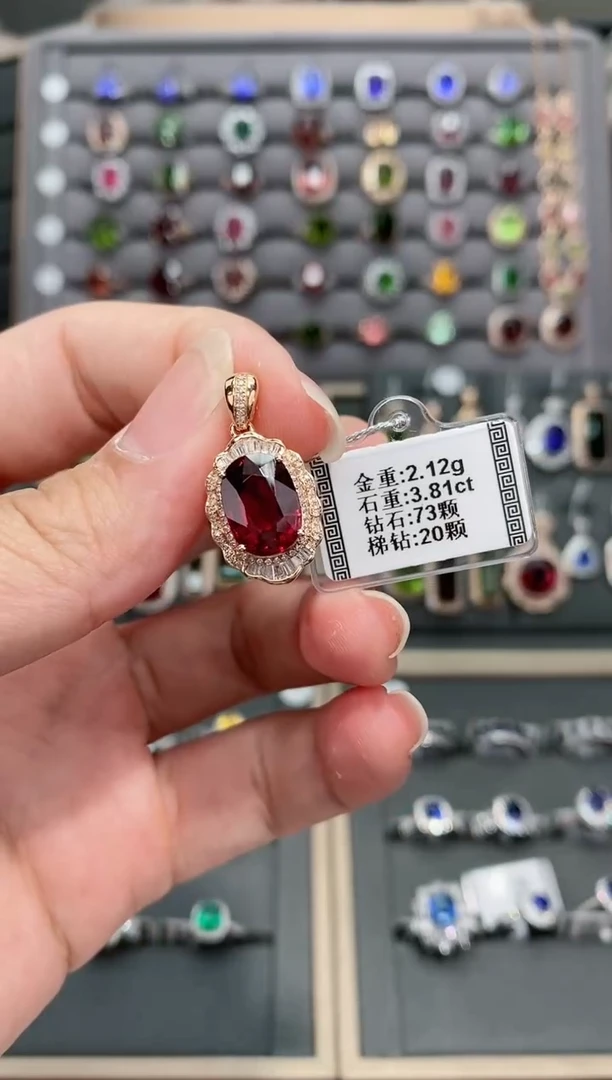 【闪购商品】碧玺颈饰18K金镶嵌3.81