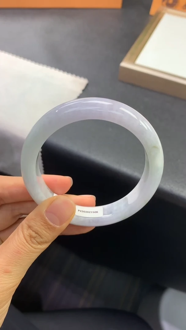 未镶嵌手镯翡翠退货需手镯吊牌标签完好  57.5