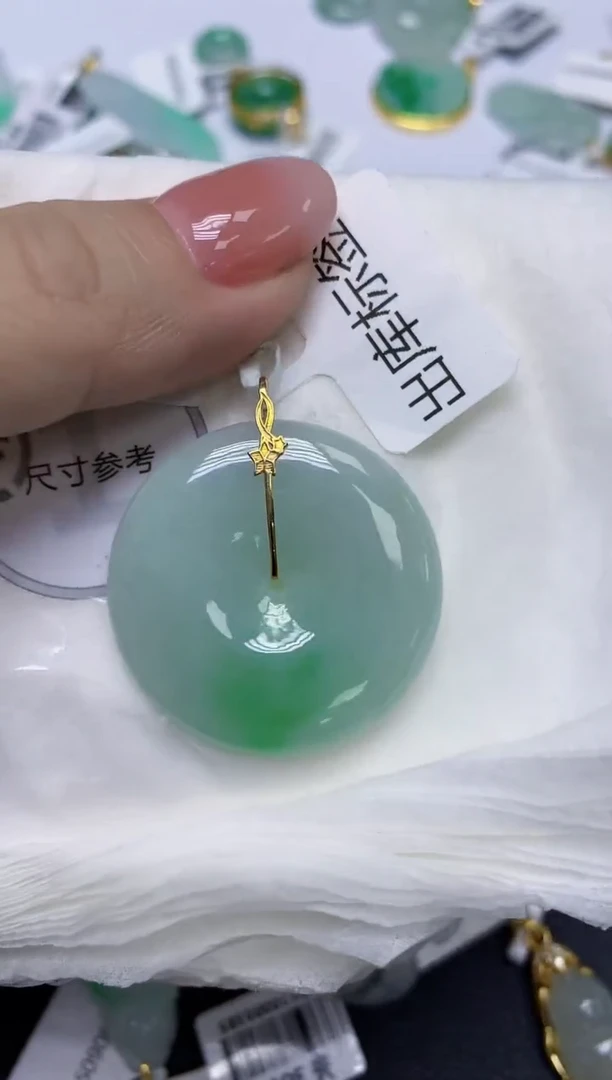 颈饰18K金镶嵌翡翠天然缅甸翡翠A货多样性发一件
