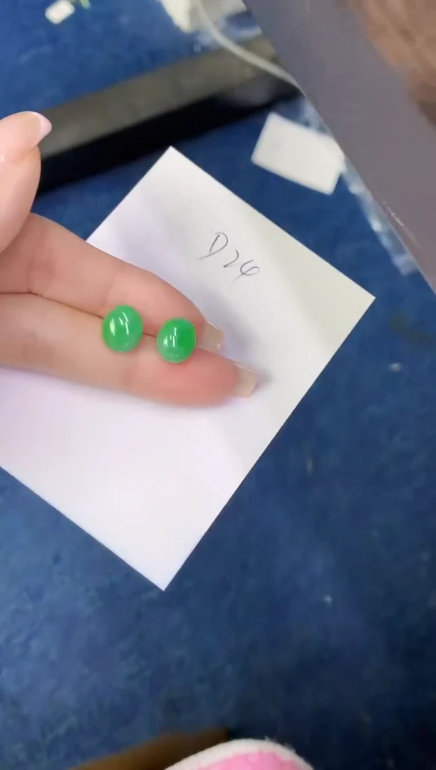 翡翠18K金镶嵌颈饰缅甸天然翡翠A货