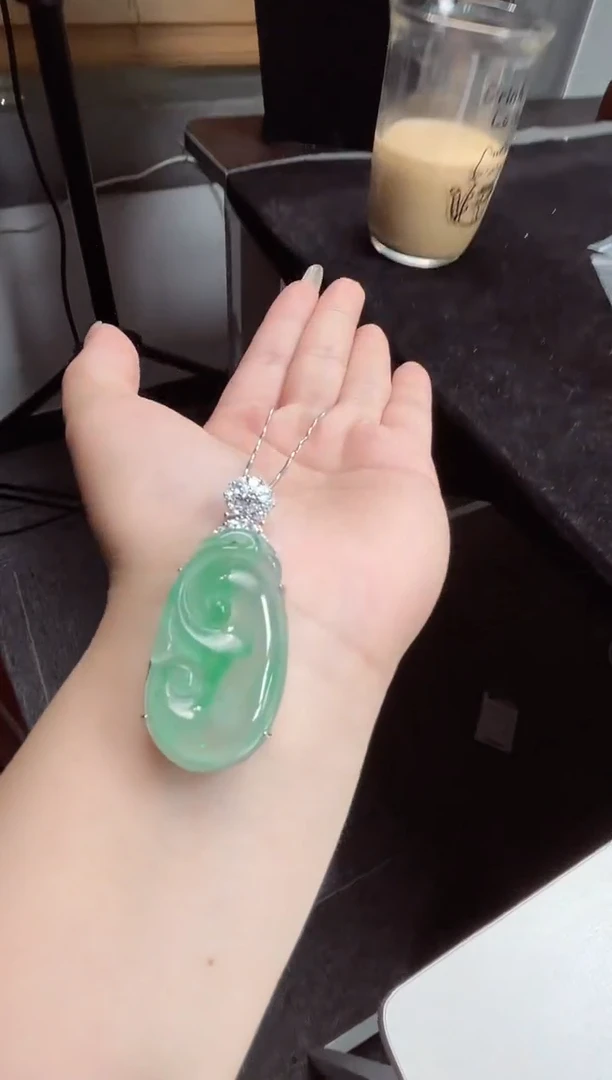 吊坠(赠链)银S925镶嵌石英质玉（非洲翠）20.102如意