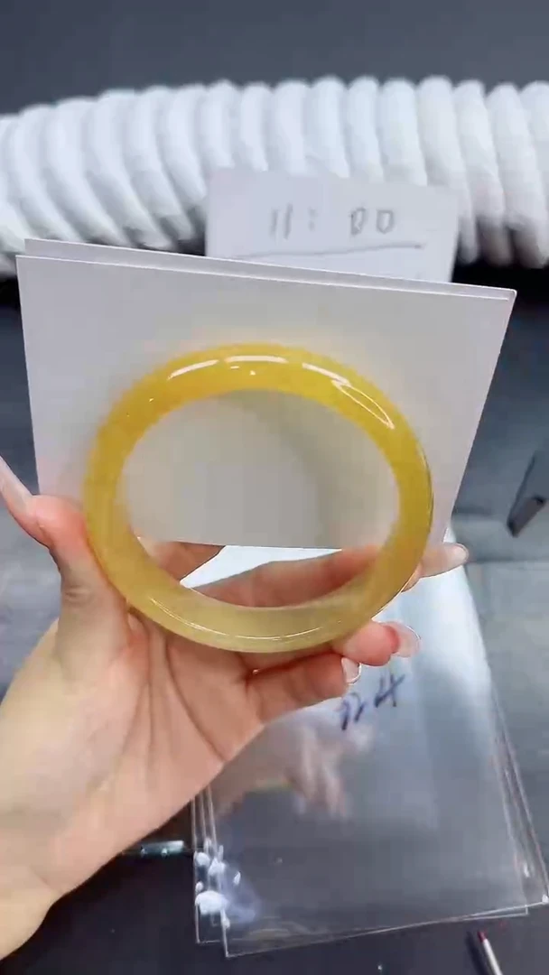 未镶嵌手镯石英质玉116/62.4