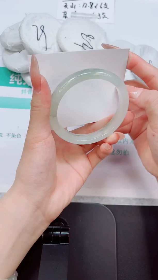 石英质玉手镯未镶嵌117/60.7