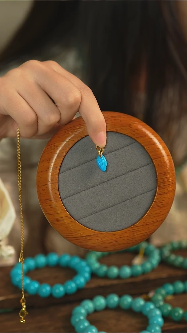 18K金镶嵌绿松石树叶吊坠