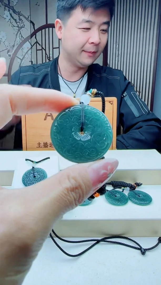 颈饰未镶嵌翡翠多样性发其一