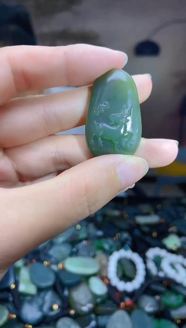 颈饰未镶嵌和田玉1