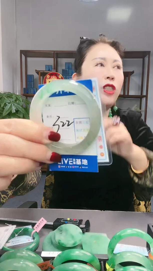 【闪购商品】石英质玉手镯未镶嵌非洲翠