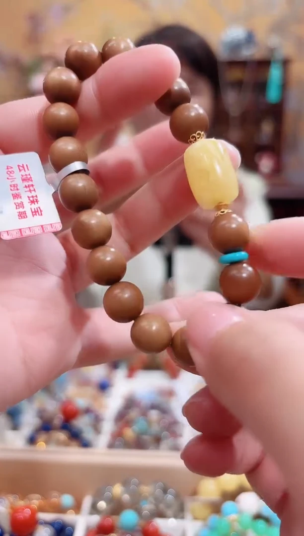 蜜蜡颈饰未镶嵌白花蜡桶珠