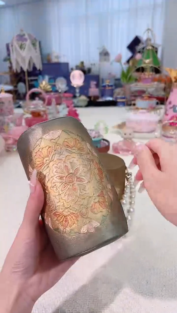非遗西阵织 如图所示