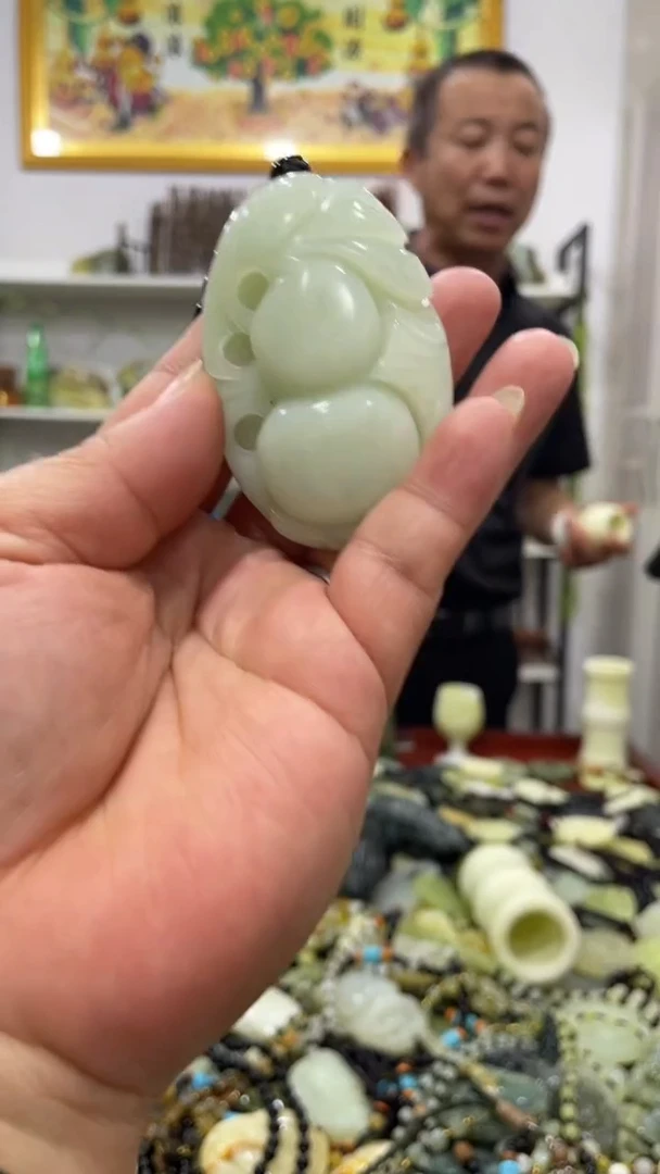 岫玉未镶嵌手把件