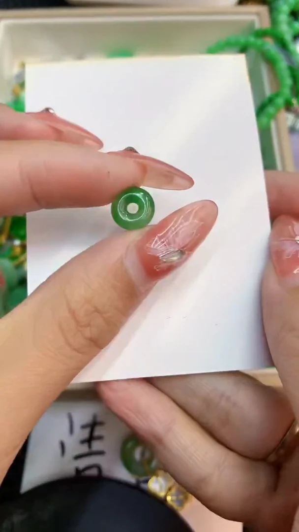 颈饰未镶嵌翡翠1
