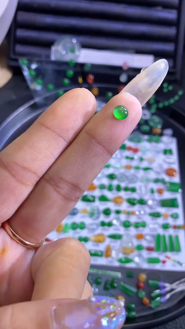 未镶嵌挂件翡翠蛋