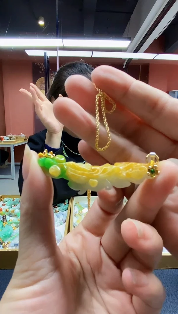 颈饰未镶嵌翡翠吊坠