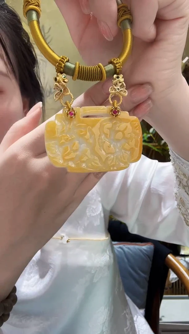 颈饰未镶嵌翡翠吊坠