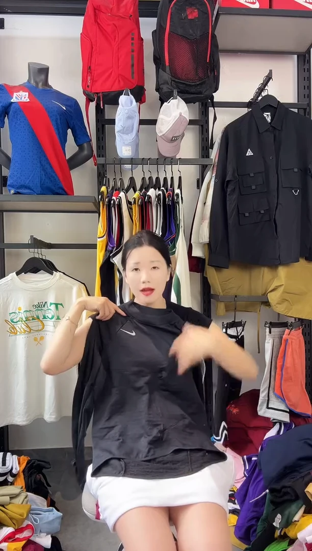 372    ·编码 耐克卫衣服饰过款为准 尺码·S