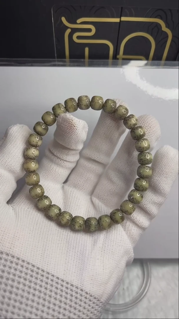 手串星月菩提小驼包8x7.C162