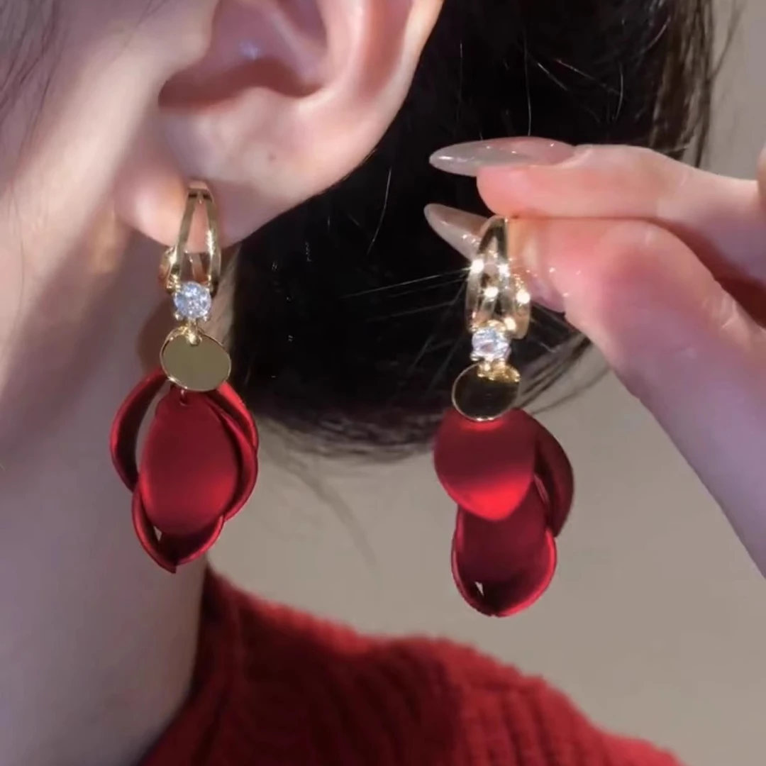 铜合金耳饰 小众气质红色花瓣耳环女高级感时尚优雅耳坠过年耳饰