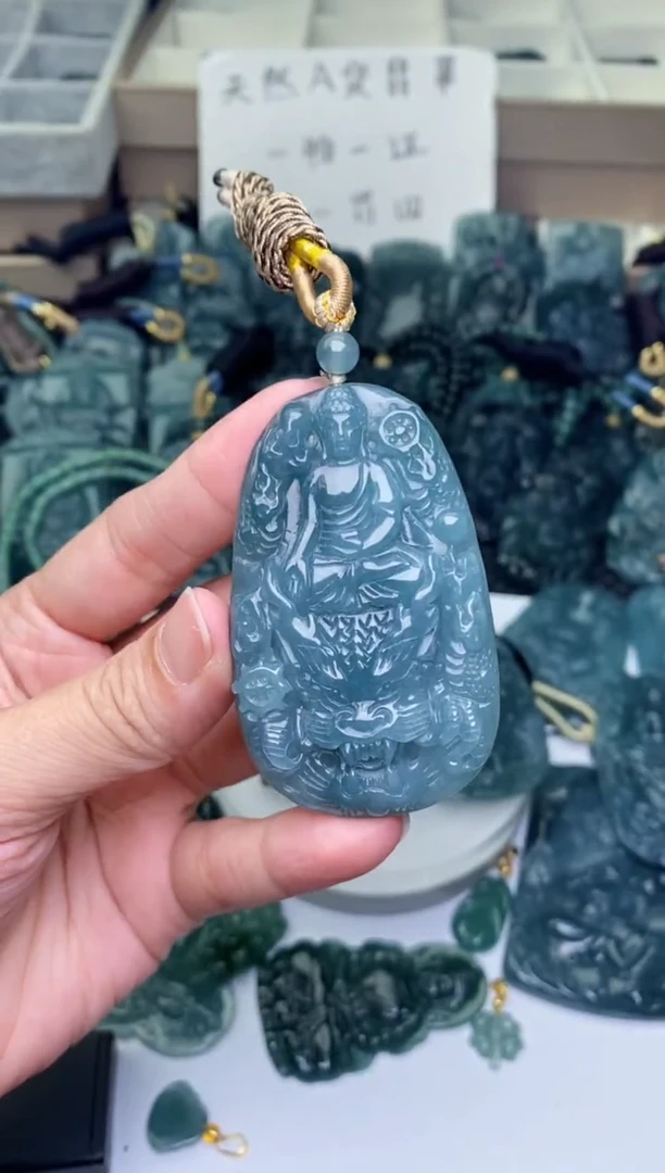 颈饰未镶嵌翡翠